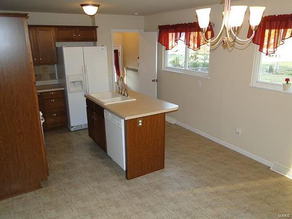 3rd image of 2655 Mockingbird Ln