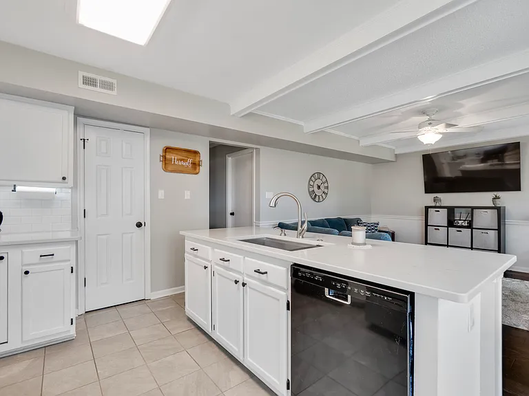 2612 Loudoun St — Photo 3
