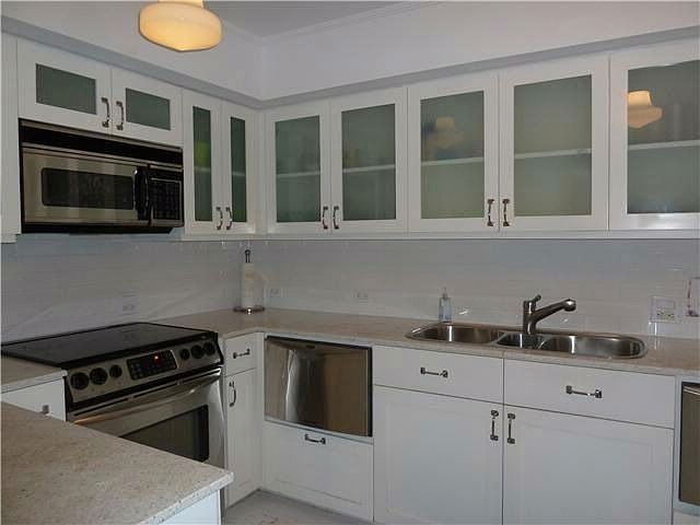 1st image of 100 Bayview Dr APT 821