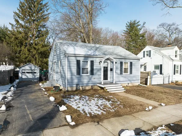 74 Gilman St, Springfield, MA 01118