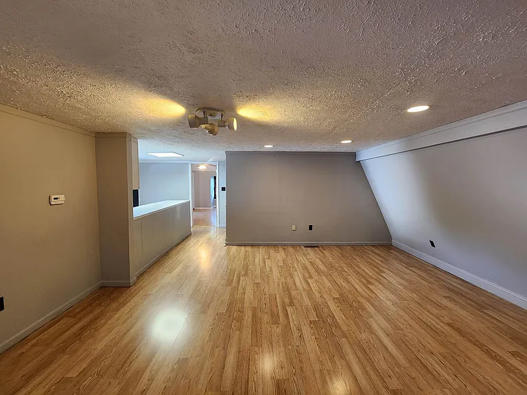 331 S Market St — Photo 3