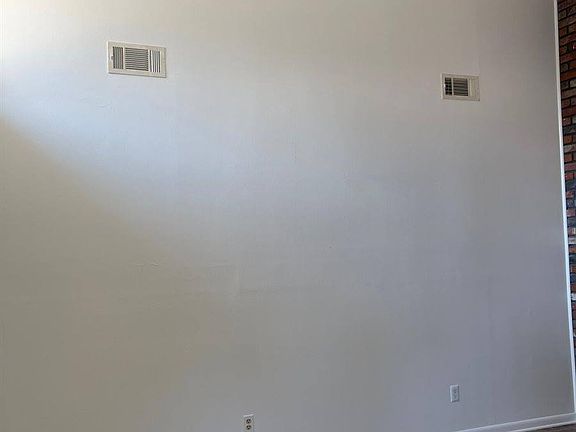 5th image of 106 Vincent Cir