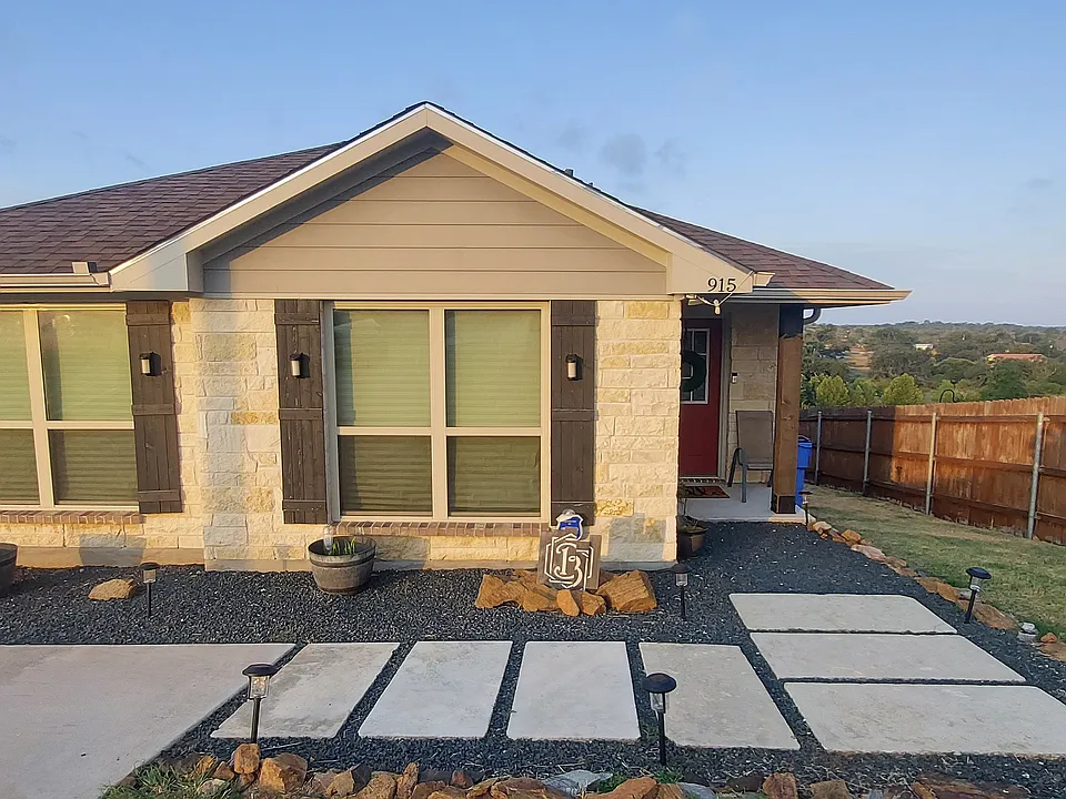 915 Sandy Mountain Dr