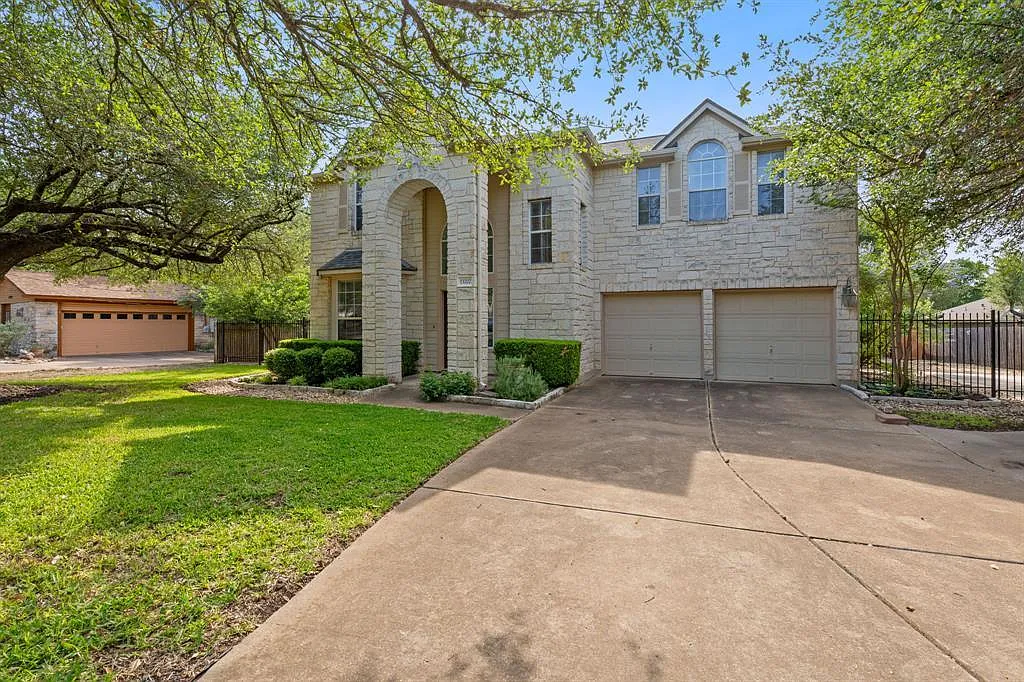 3 bed, 2.5 bath, 2226 sqft, $2,500 — Photo 2