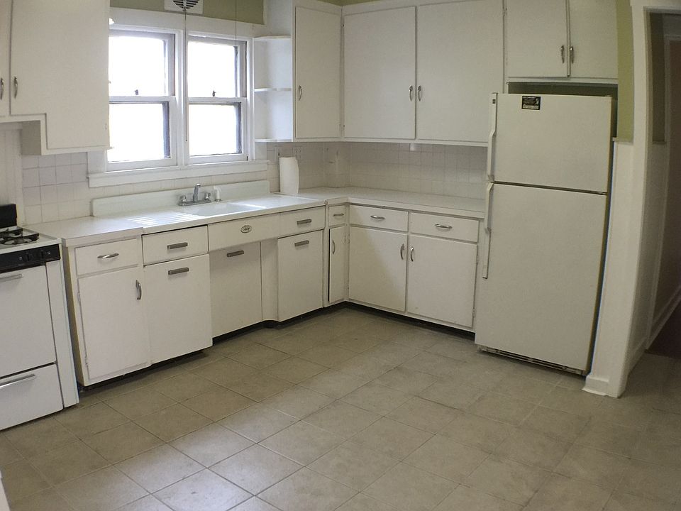 Eat-in Kitchen