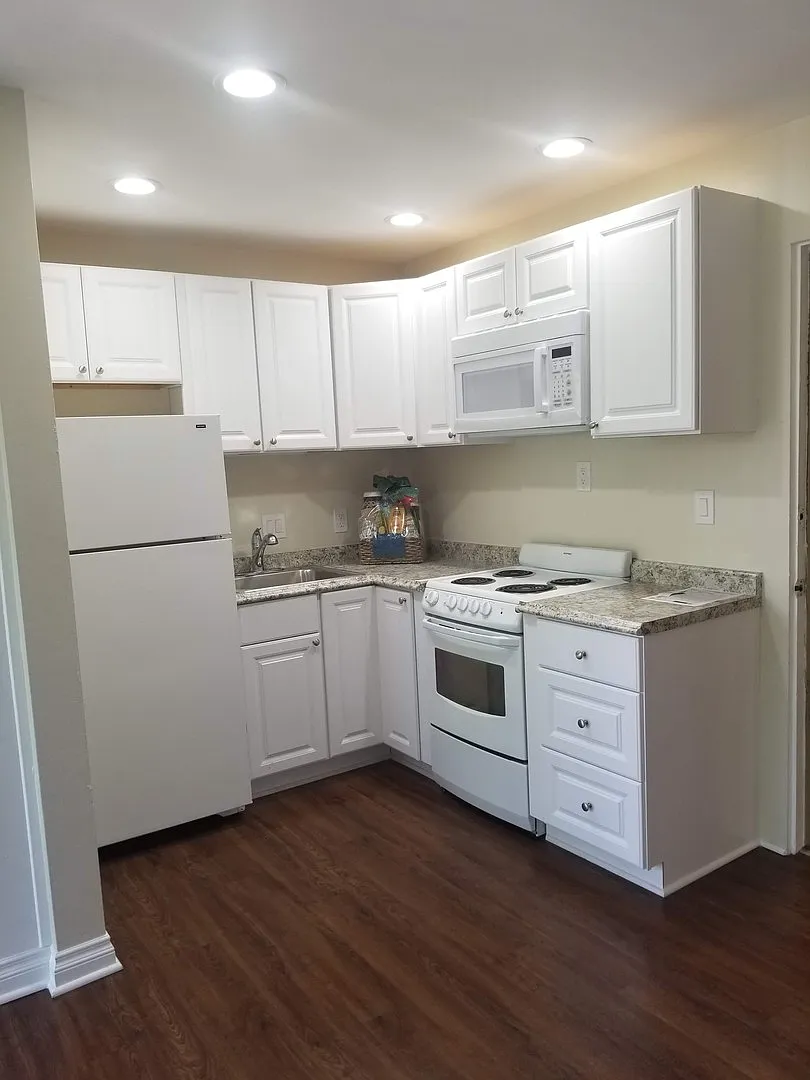 Nightingale Apartments — Photo 2