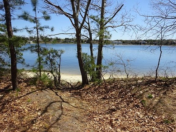 2nd image of 11 Edgewater Dr