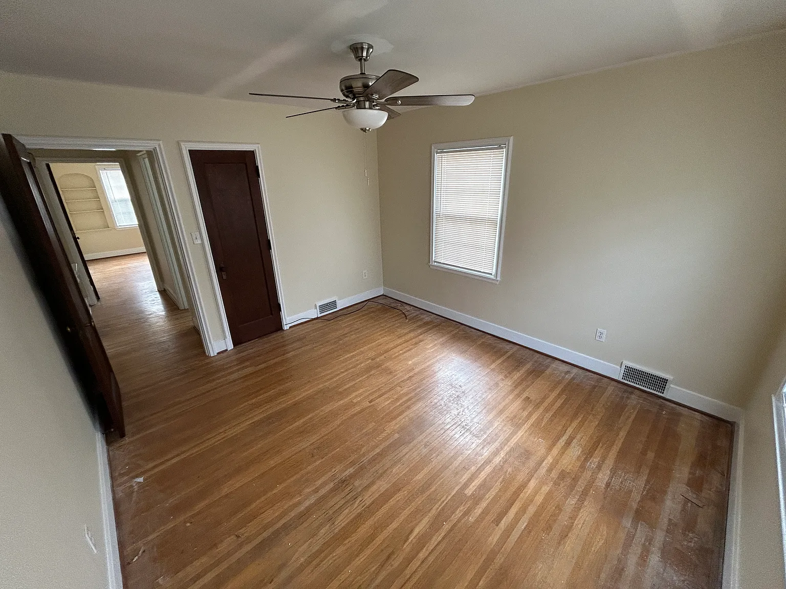 2 bed, 900 sqft, $1,300 — Photo 3