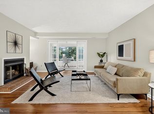 2316 Hunters Run Dr, Reston, VA 20191