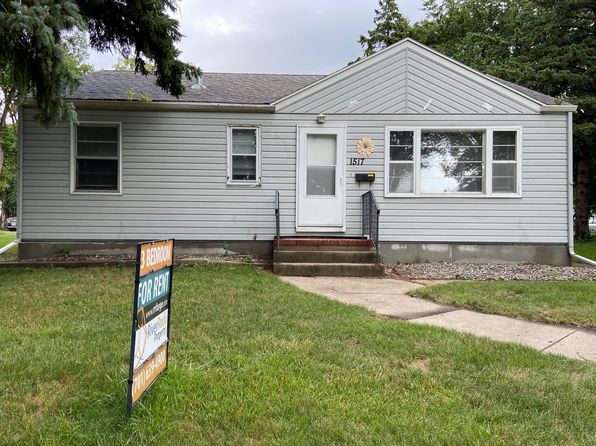 1517 University Dr N