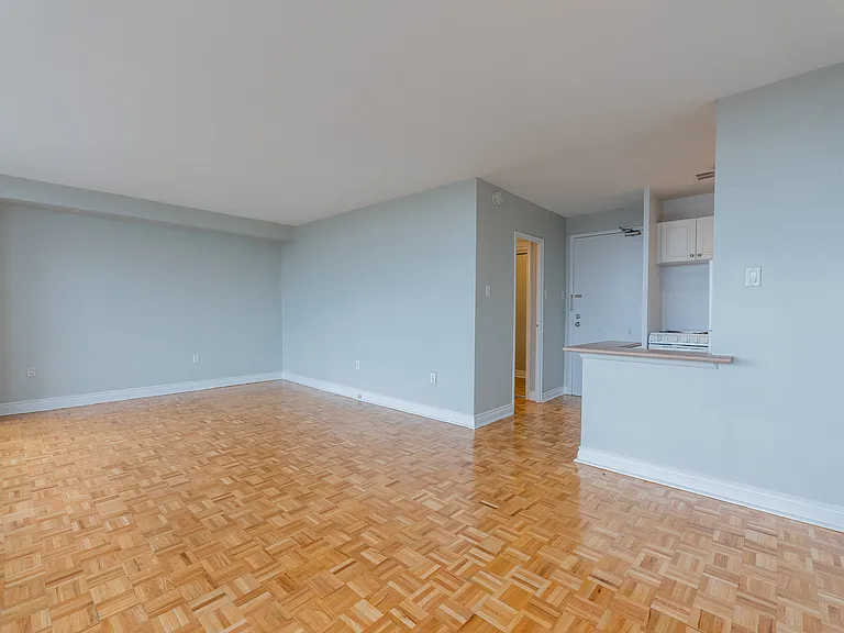 160 Balmoral Ave #906 — Photo 8