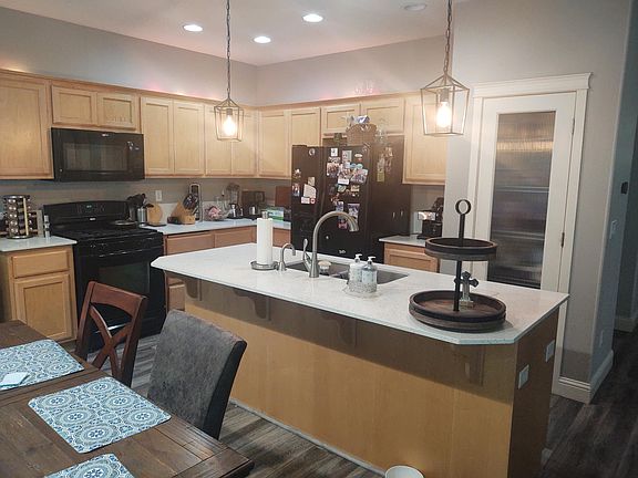 4th image of 144 NE 57th Ave