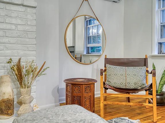 3rd image of 1026 Pine St APT 6A