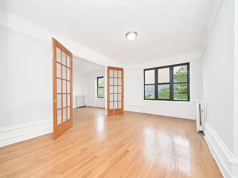 587 Riverside Dr #3B — Photo 1
