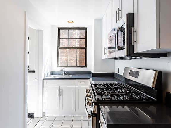 4th image of 15 Park Ave APT 12C