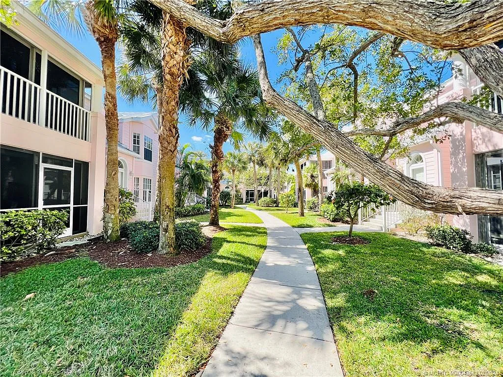 2 bed, 2.0 bath, 1274 sqft, $6,000 — Photo 3