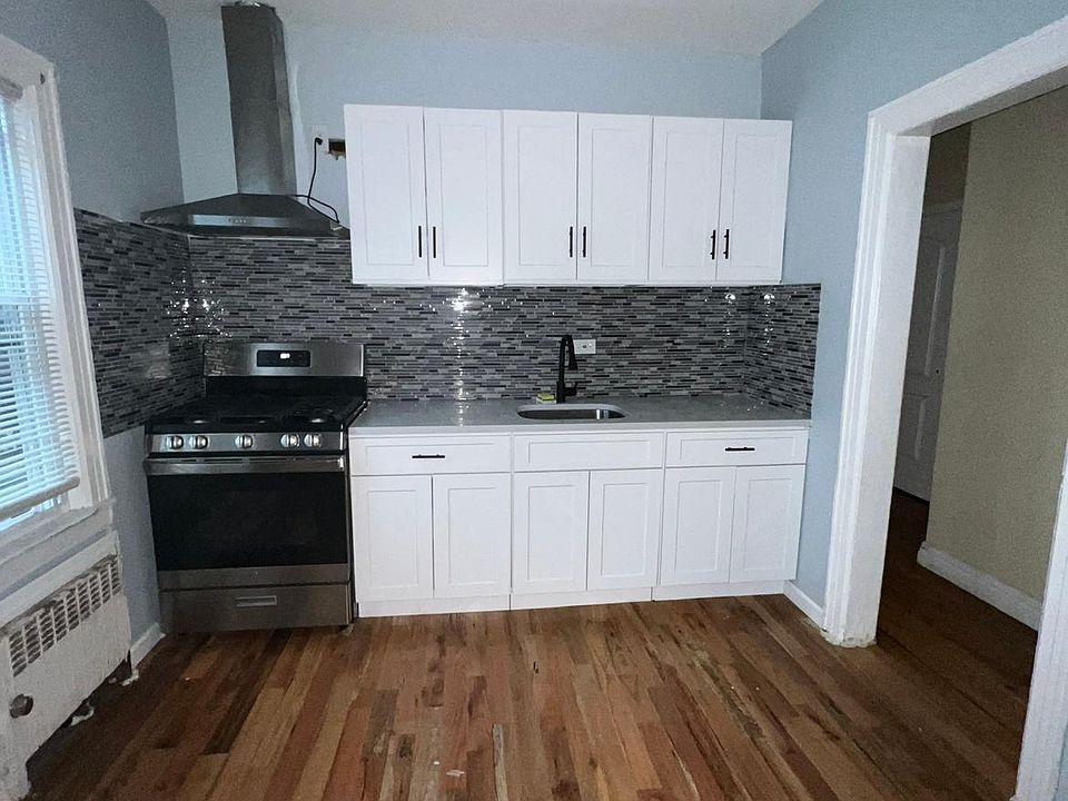 2nd image of 13421 101st Ave #1