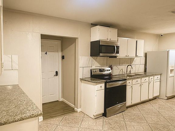 2nd image of 5400 Lotus St