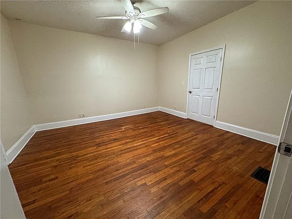 5th image of 1637 Columbia Dr
