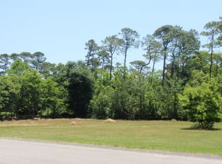 135 Lighthouse Dr, Carolina Beach, NC 28428