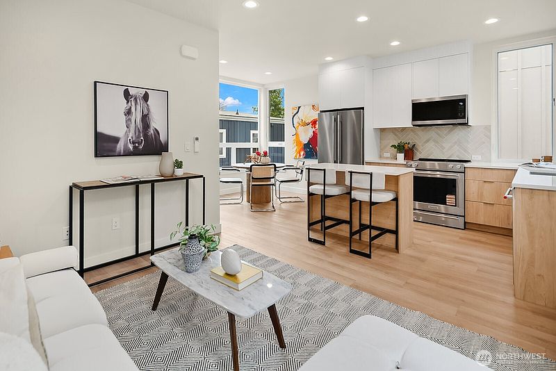 3rd image of 108 29th Avenue E