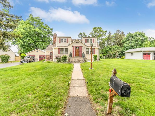 7 Swan Ave
