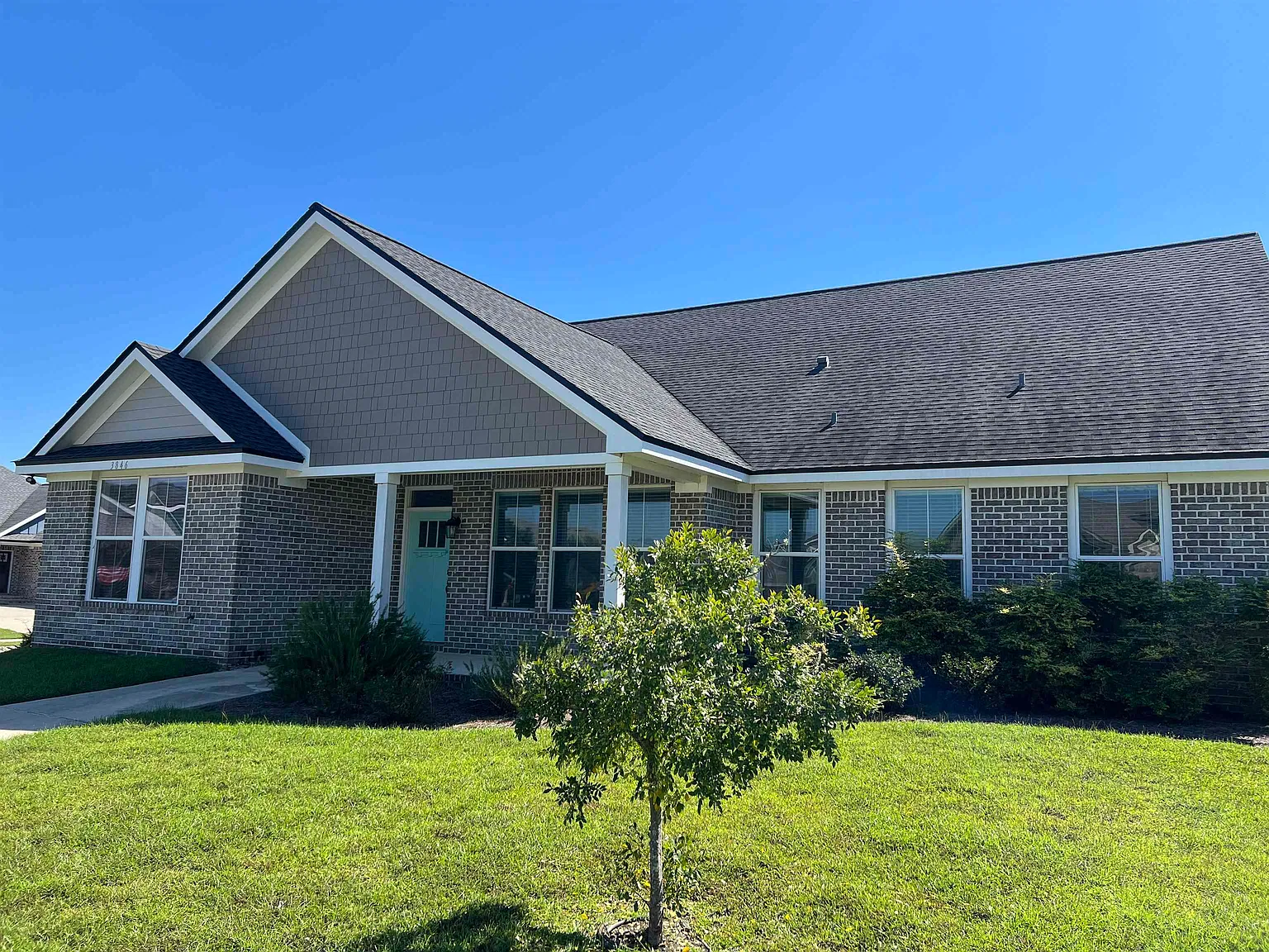 3 bed, 2079 sqft, $2,350 — Photo 3