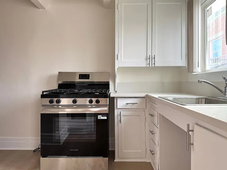 207 S Berendo St #212 — Photo 6