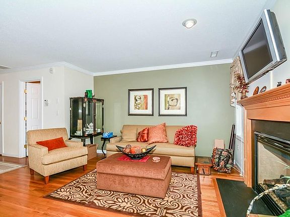 4th image of 293 Farrwood Dr