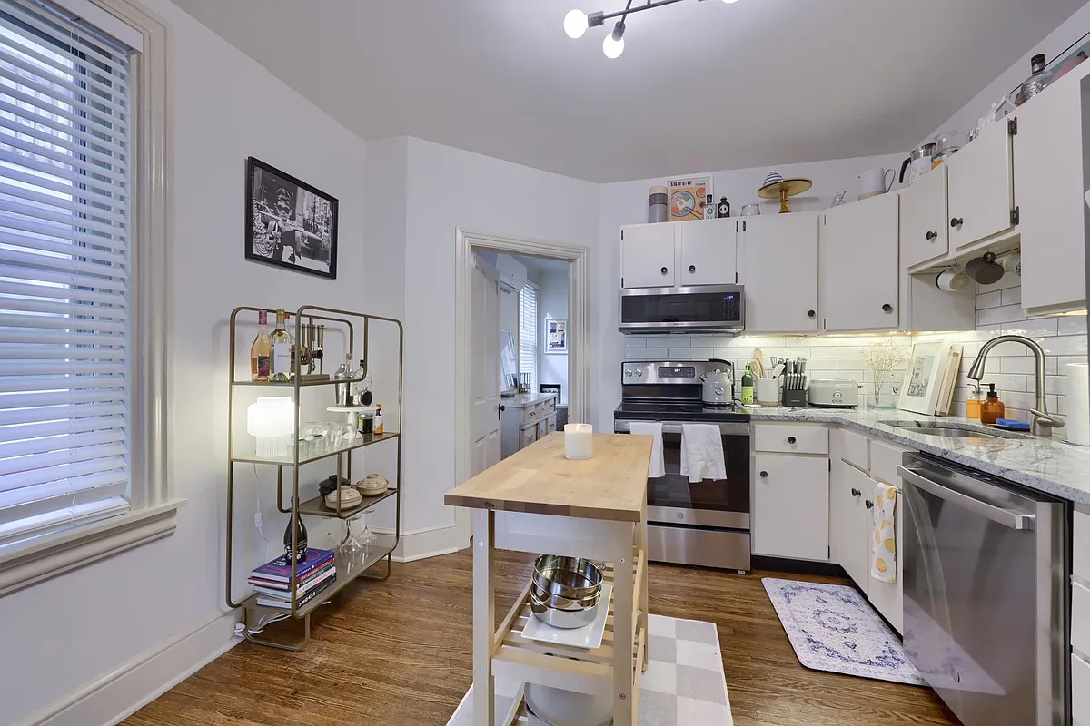 Building Photo - 551 W Chestnut St #1