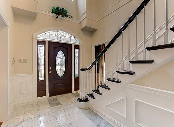 3rd image of 119 Century Oak Ln