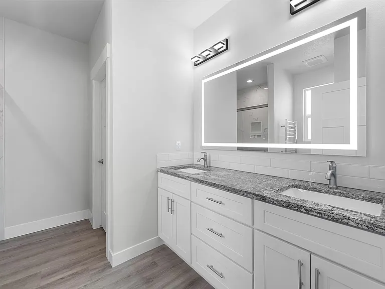3807 E 27th Ave — Photo 13