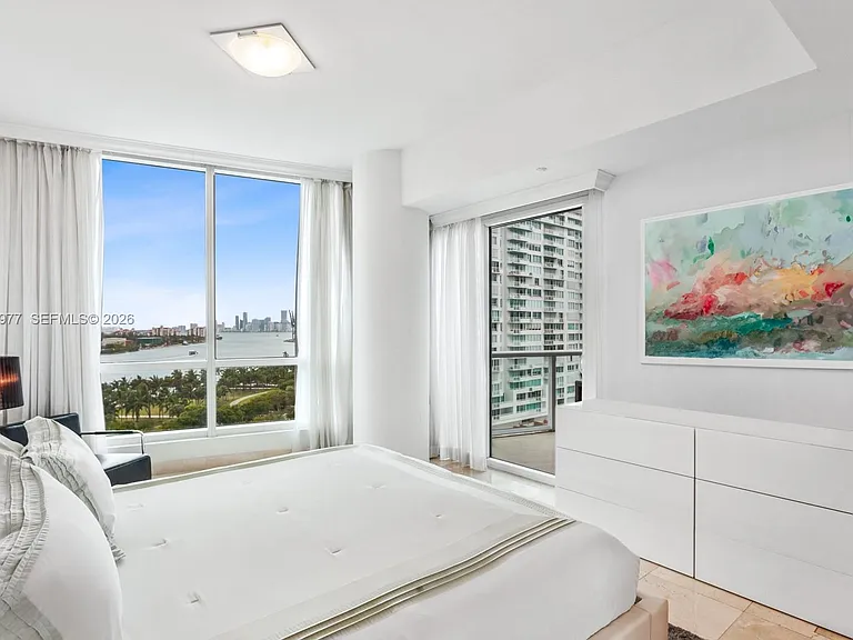 100 S Pointe Dr #1001 — Photo 7