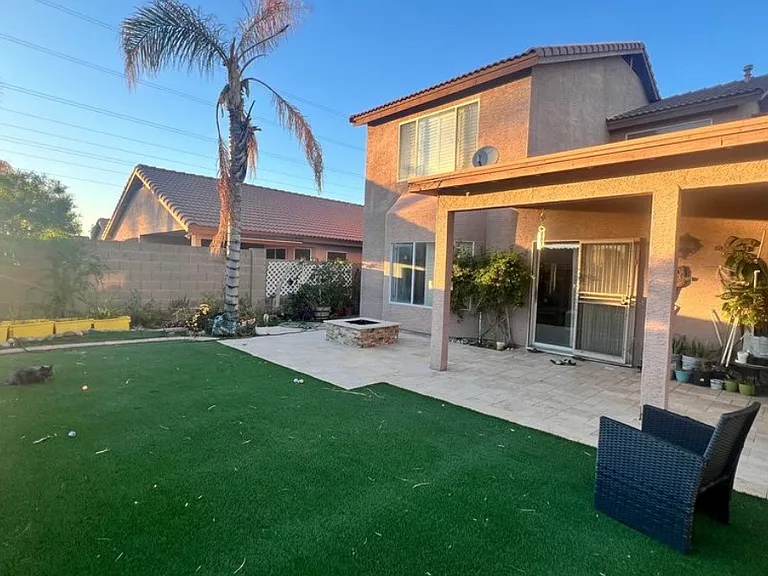 3211 E Behrend Dr — Photo 12