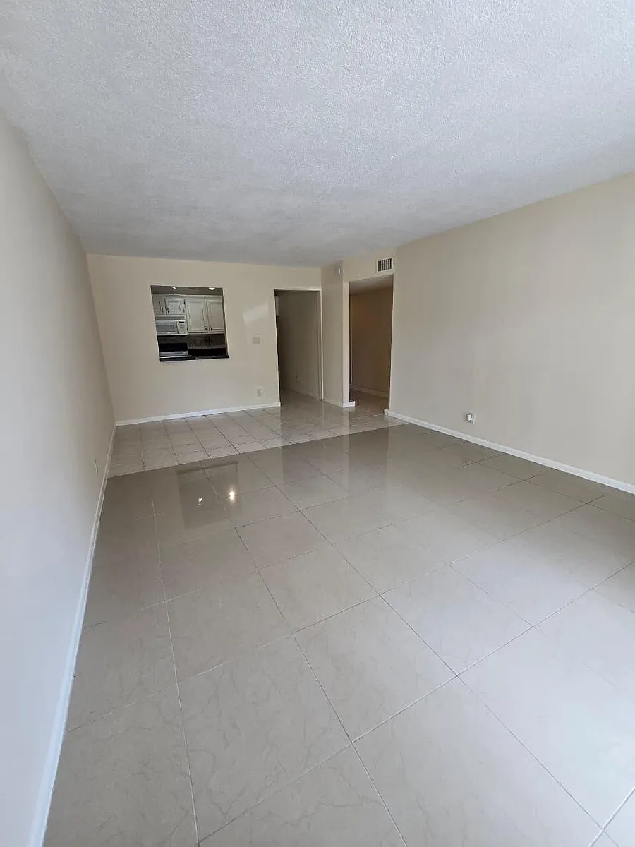 Building Photo - 4133 NW 88th Ave #103