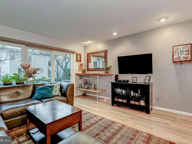 225 G St SW #126 — Photo 10