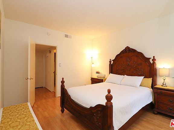 3rd image of 729 S Hobart Blvd APT 12