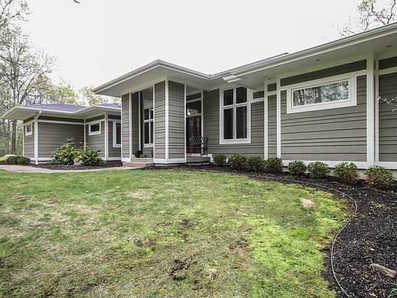 3rd image of 1858 Highgrove Dr SE