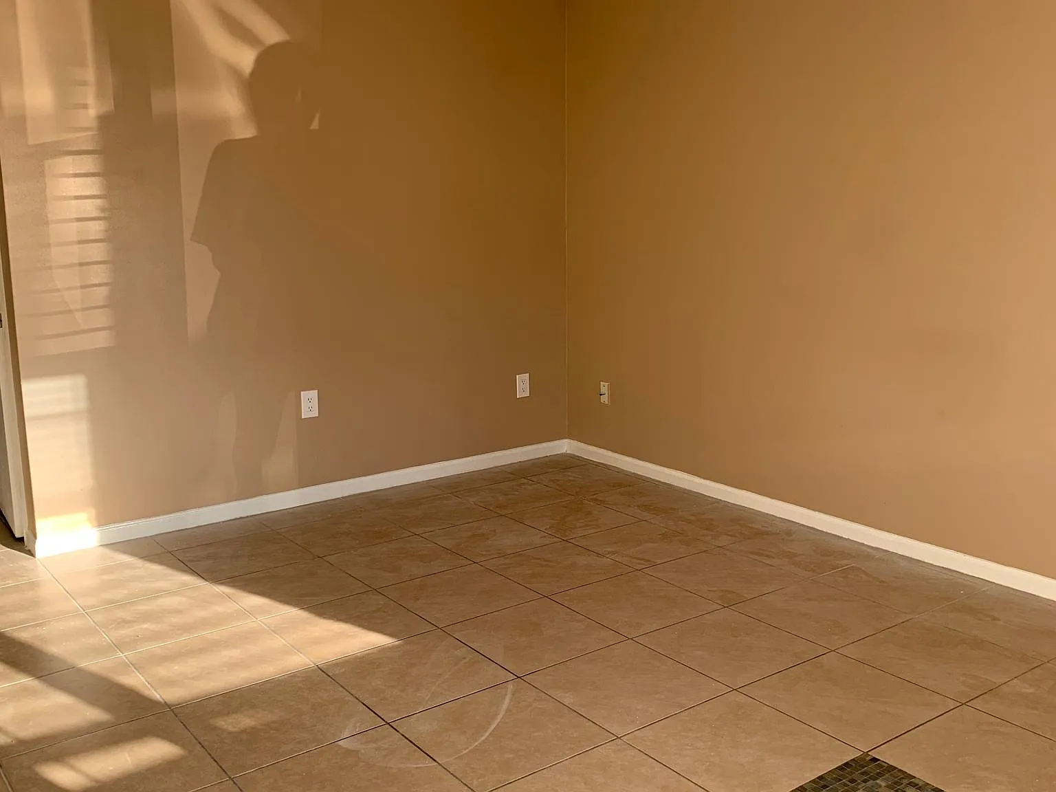 2 bed, 1.5 bath, 1000 sqft, $1,200 — Photo 2