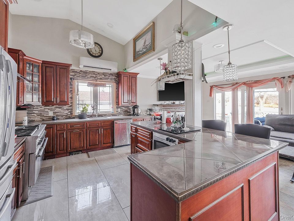 1st image of 17 Riverside Avenue