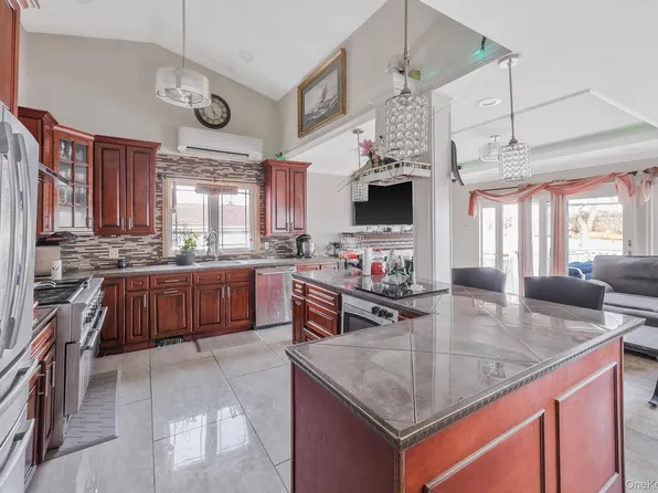 17 Riverside Avenue, Mastic Beach, NY 11951