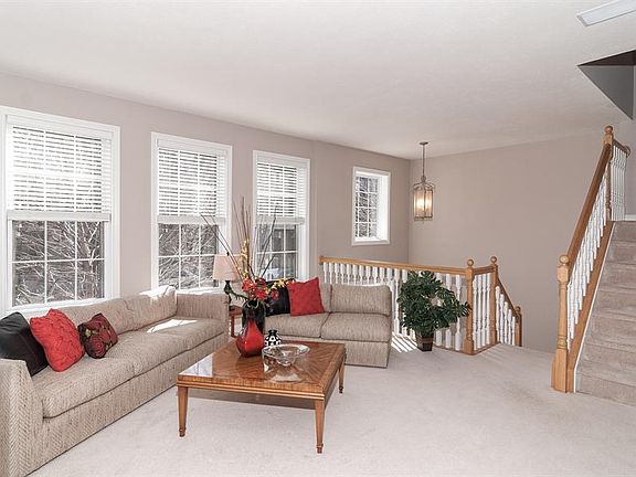 5th image of 374 E Ohio St