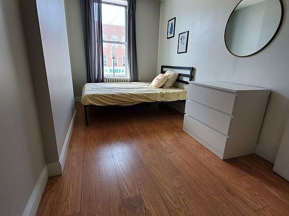4th image of 4213 Broadway #2
