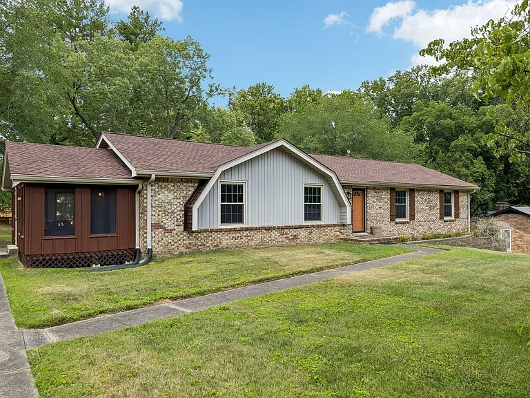 1810 Theresa Dr — Photo 3