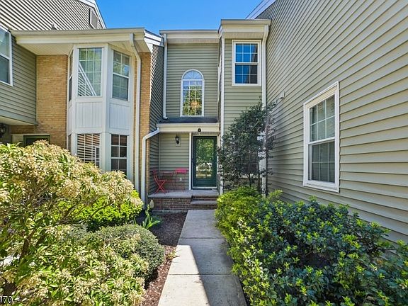 2nd image of 121 Coccio Dr