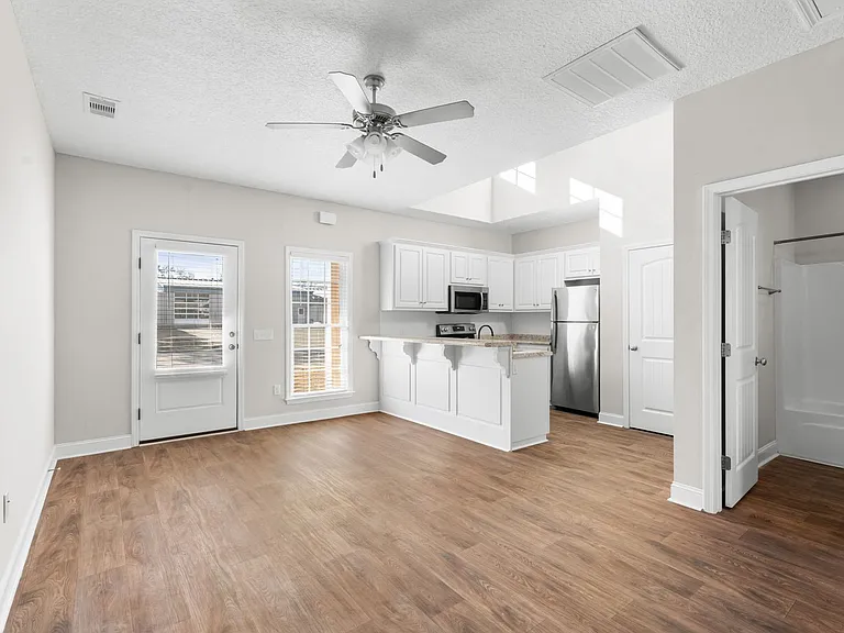 27 W Grady St — Photo 1