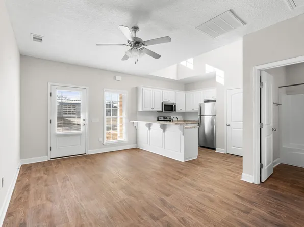27 W Grady St, Statesboro, GA 30458