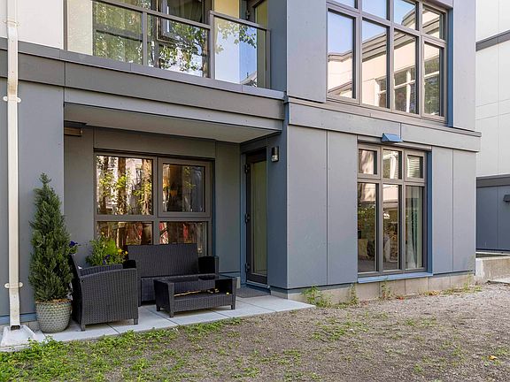 4th image of 2528 Broadway E #102