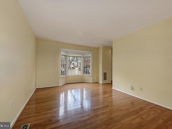 3rd image of 2785 Knollside Ln