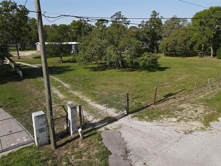 17524 Medley Ave — Photo 25